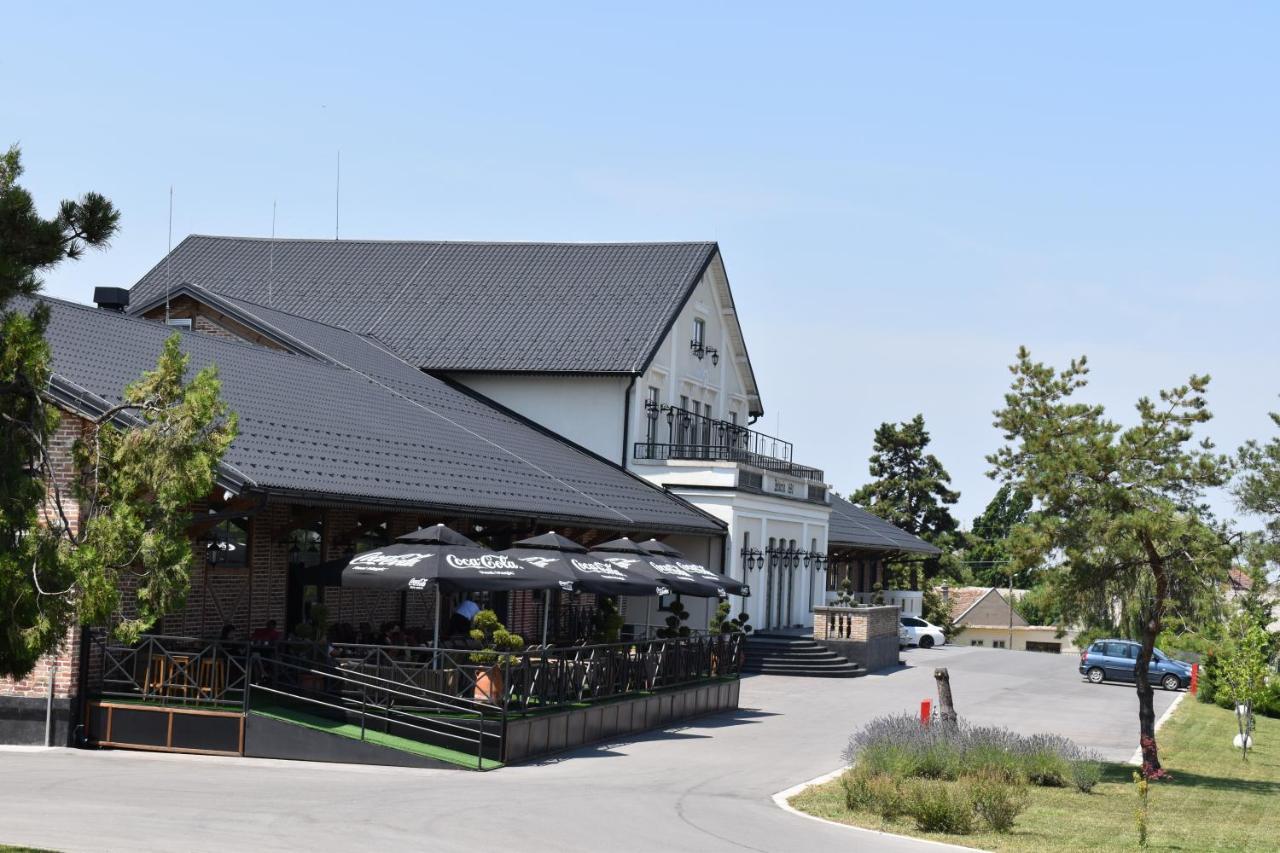 Helvecija 1880 Hotel Vrsac Buitenkant foto